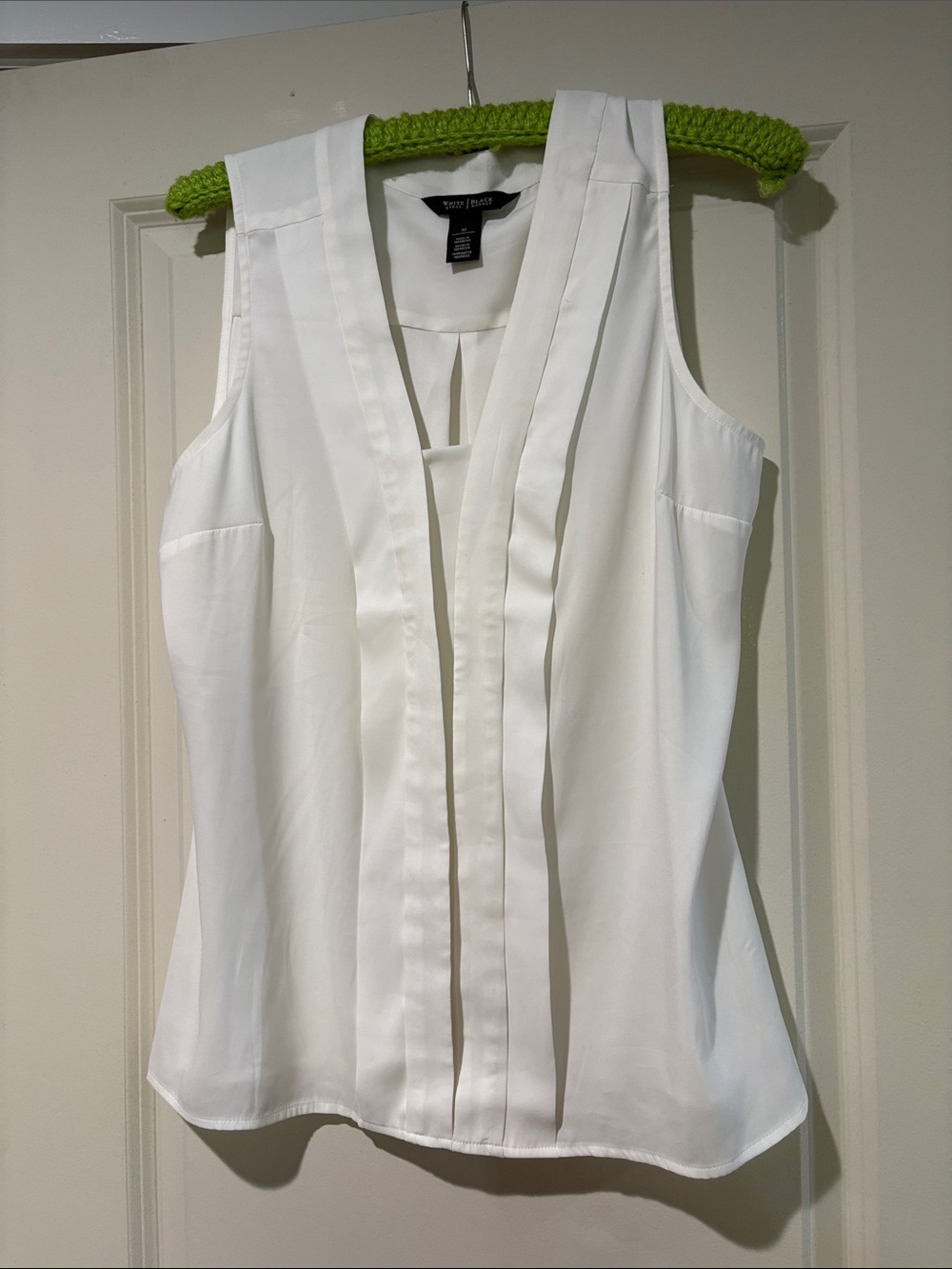 White House Black Market White Pleated V-Neck Sleeveless Camisole